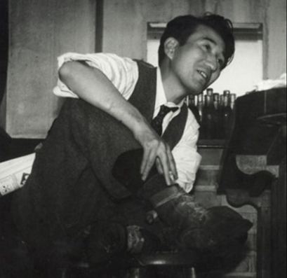 Osamu Dazai, autor del libro Indigno de ser humano.